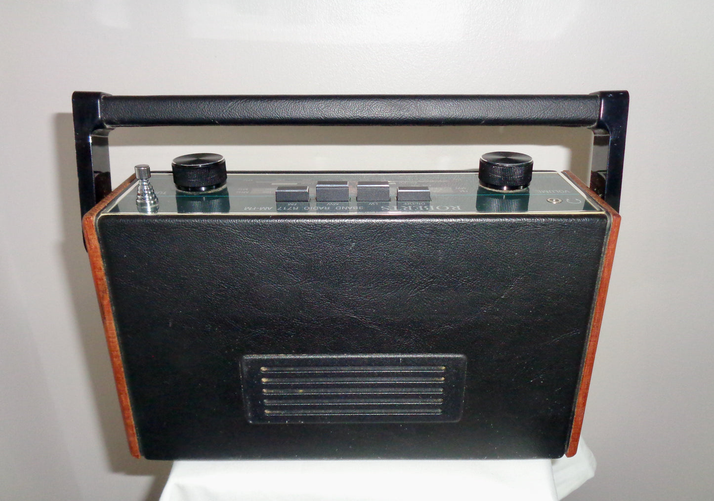 Vintage R717 Roberts Radio In Original Black Leatherette