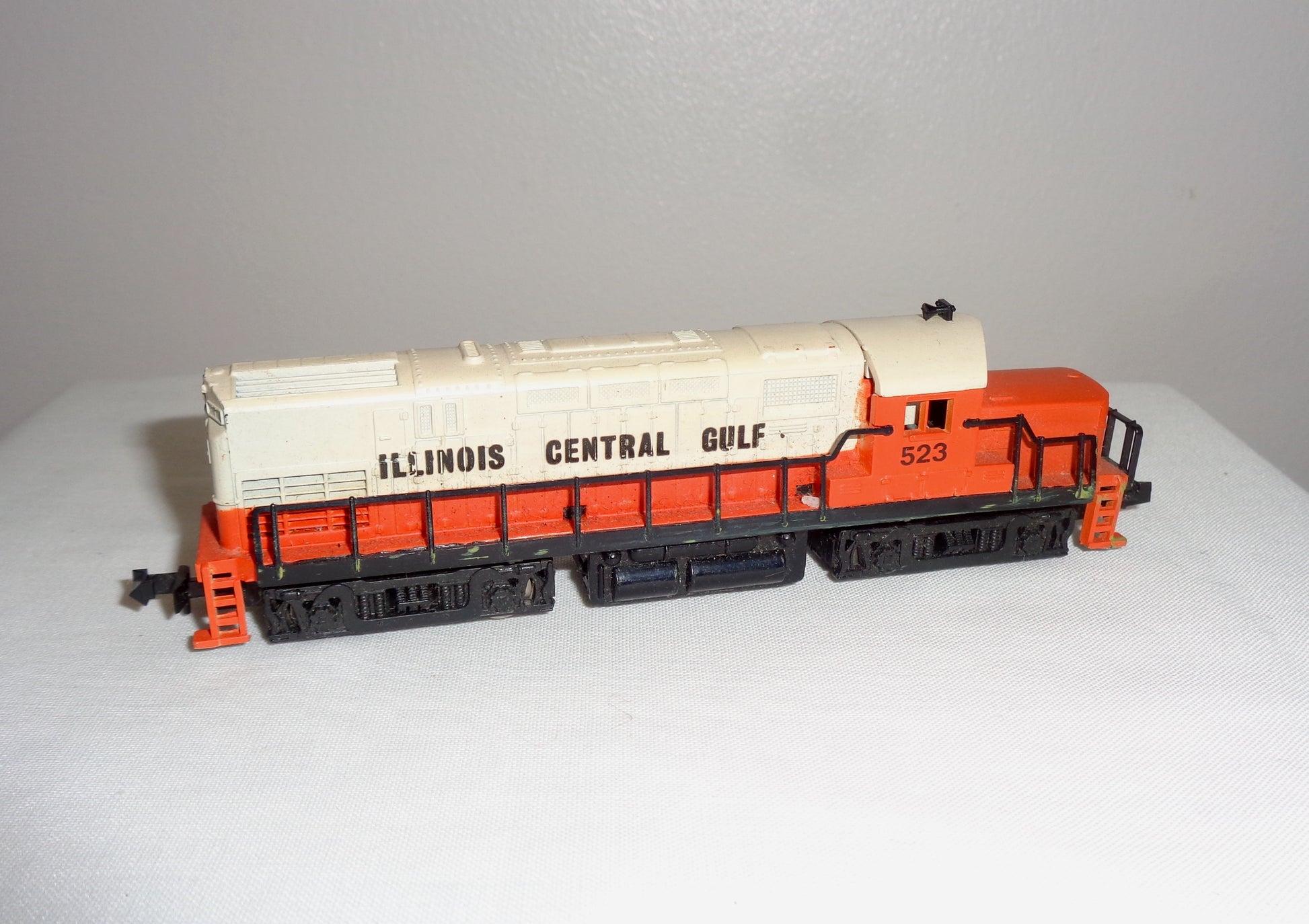 Vintage N-Gauge Atlas Diesel Locomotive 523 Illinois Central Gulf