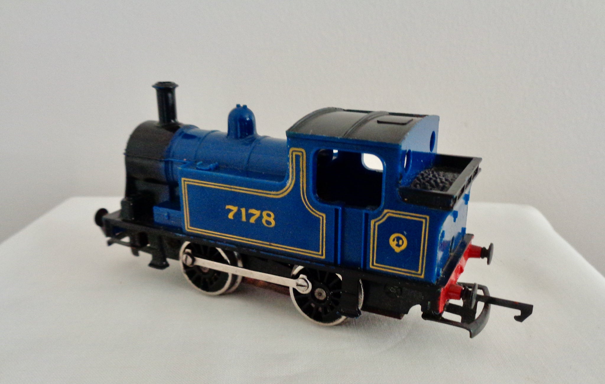 OO Gauge Hornby R255 7178 0-4-0 Industrial Tank – Mullard Antiques and ...