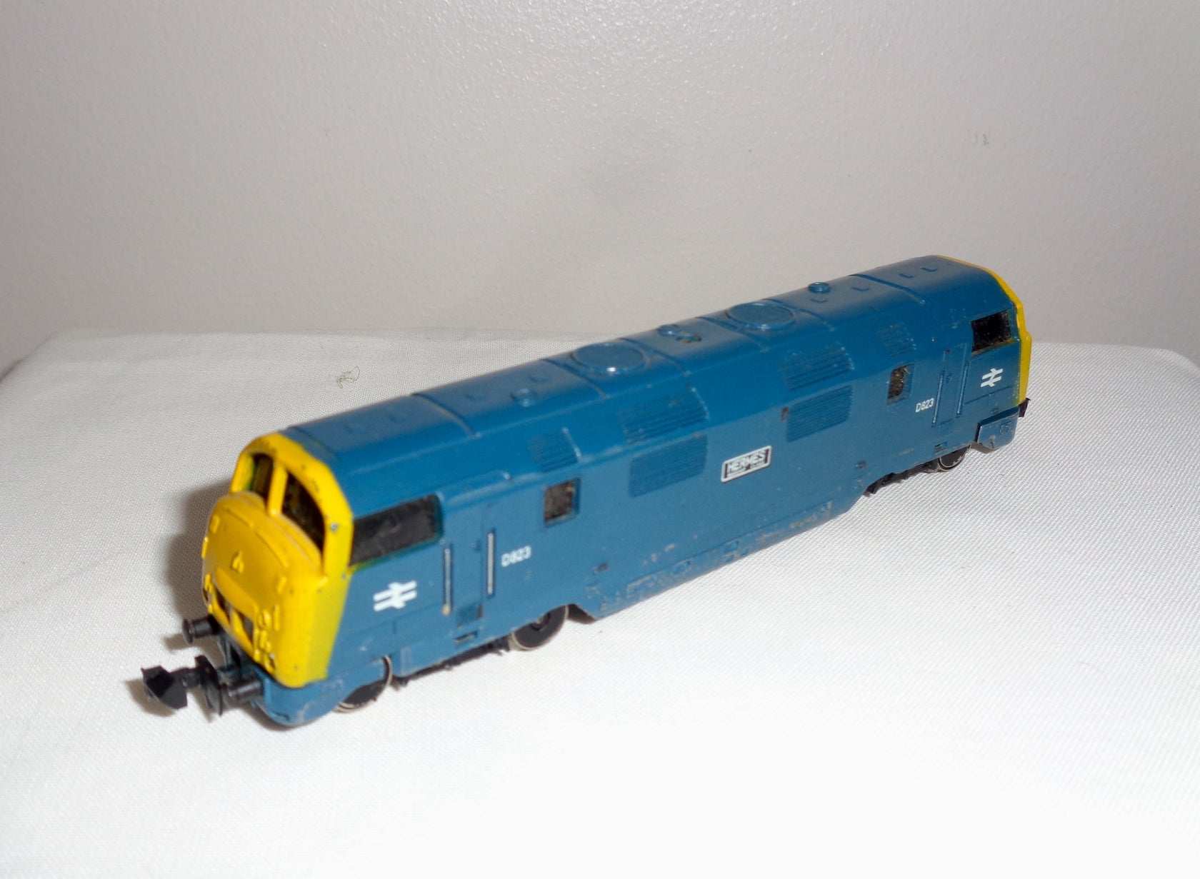 Vintage N-Gauge Trix Diesel Locomotive Hermes D823 – Mullard Antiques ...