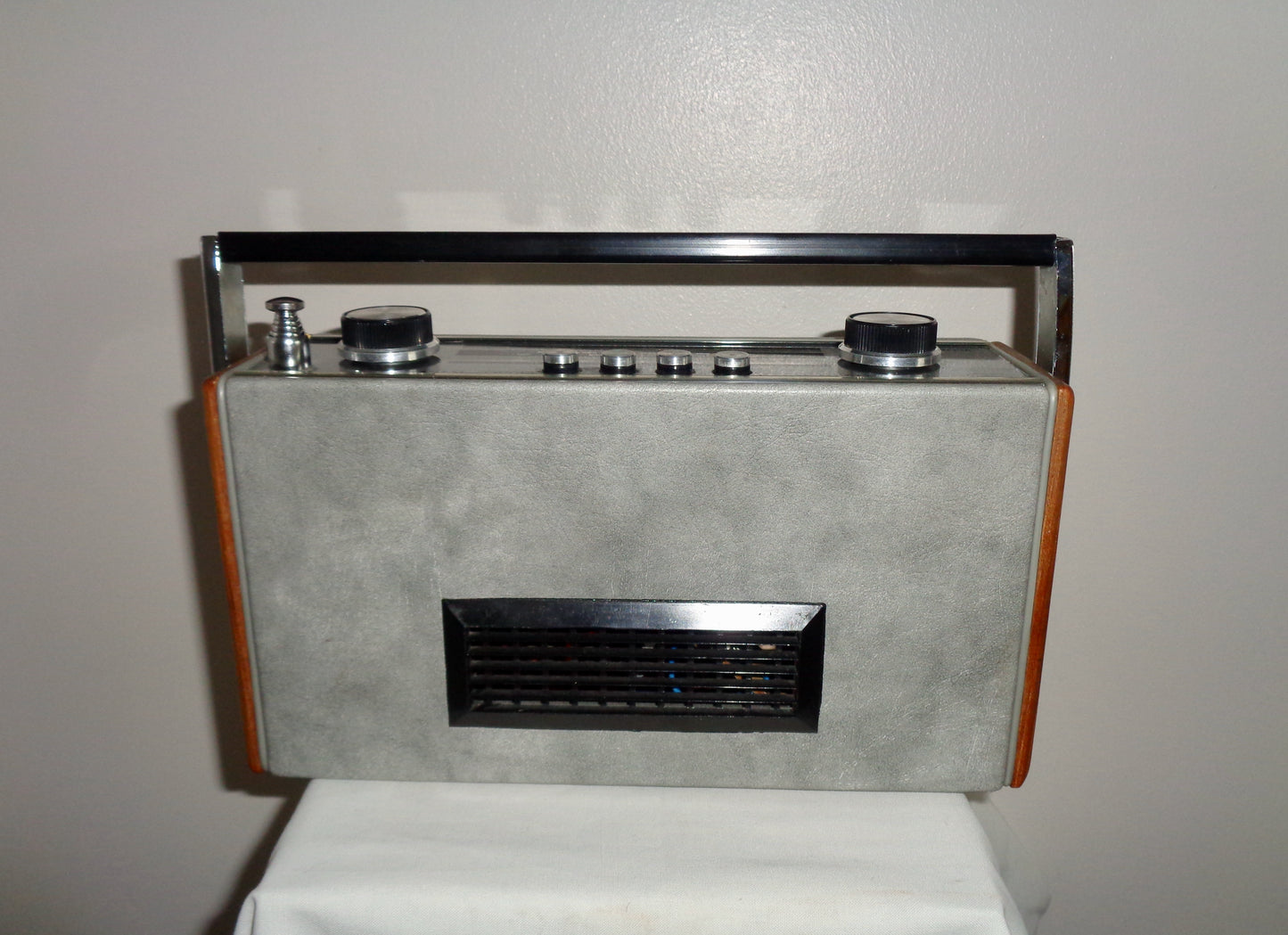1980s Grey Vintage Roberts RFM3 Radio Portable Battery powered MW/LW/FM