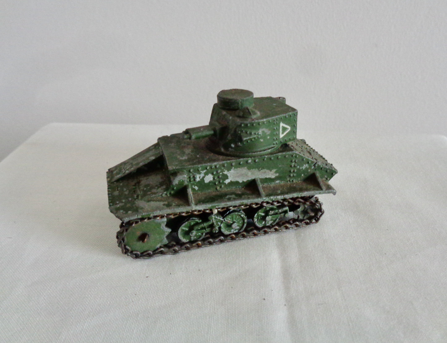 1930s Dinky Toys Vickers Armstrong Light Tank British Army Model No. 152a