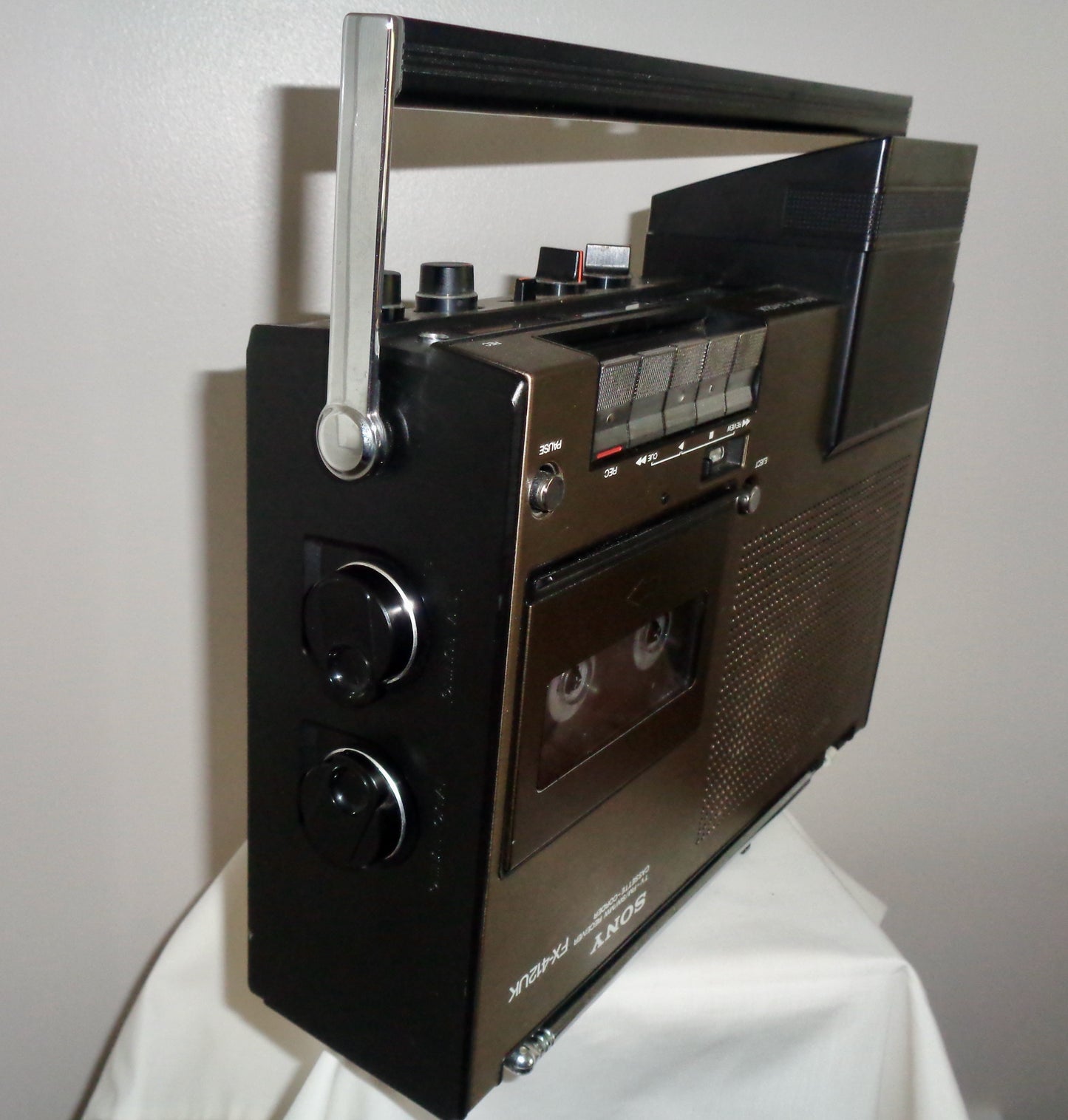 1980s Sony FX 412UK Combination Analogue TV/3-Band Radio/Cassette Player