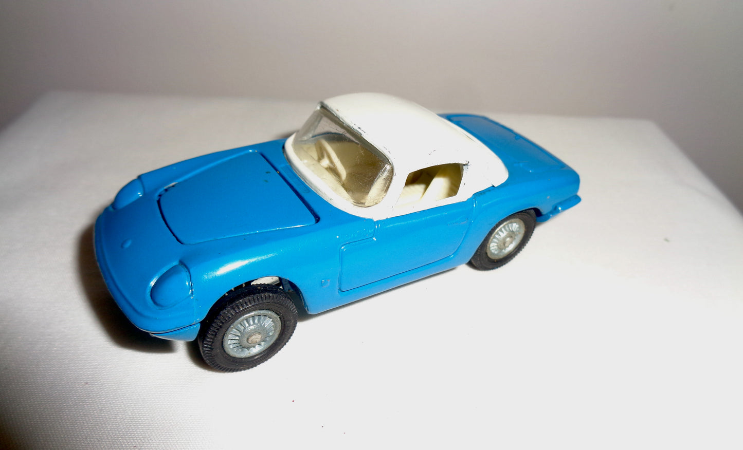 Corgi Toys Model 319 Lotus Elan S2 Hardtop Coupe In Blue and White