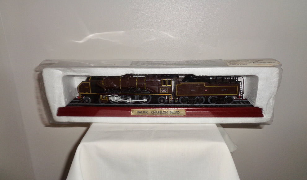 A DUCHESS LMS TRAIN MODEL AND A PACIFIC CHAPELON NORD TRAIN MODEL PLUS A SELECTION OF '00' GAUGE TRA A DUCHESS LMS TRAIN MODEL AND A PACIFIC CHAPELON NORD TRAIN MODEL PLUS A SELECTION OF '00' GAUGE TRA