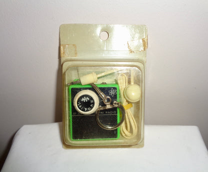 1960s Mini Radio BY-300 Portable Battery Micro Pocket Transistor