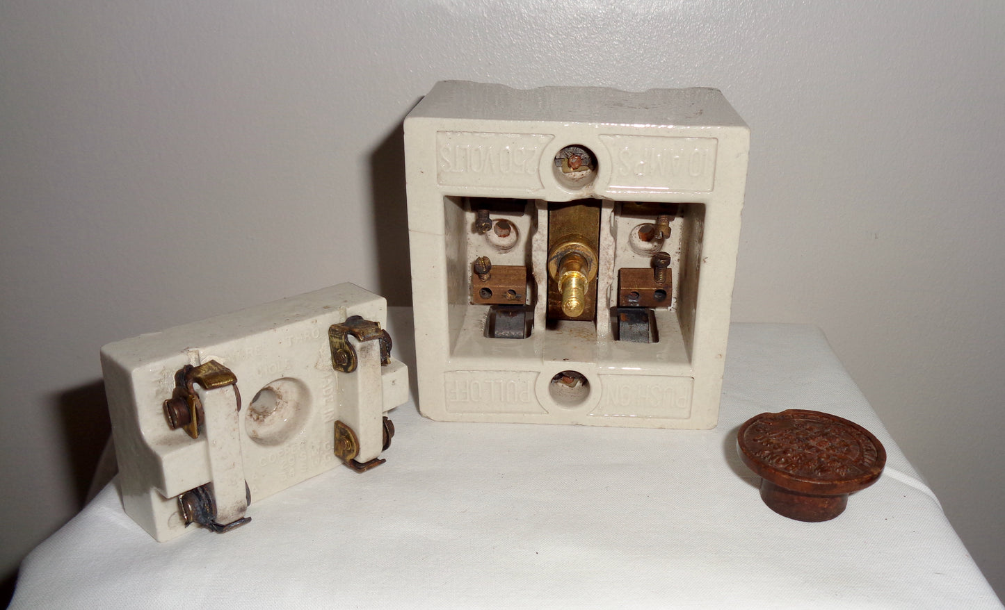 Vintage MEM DIX Ceramic Electrical Fuse Box