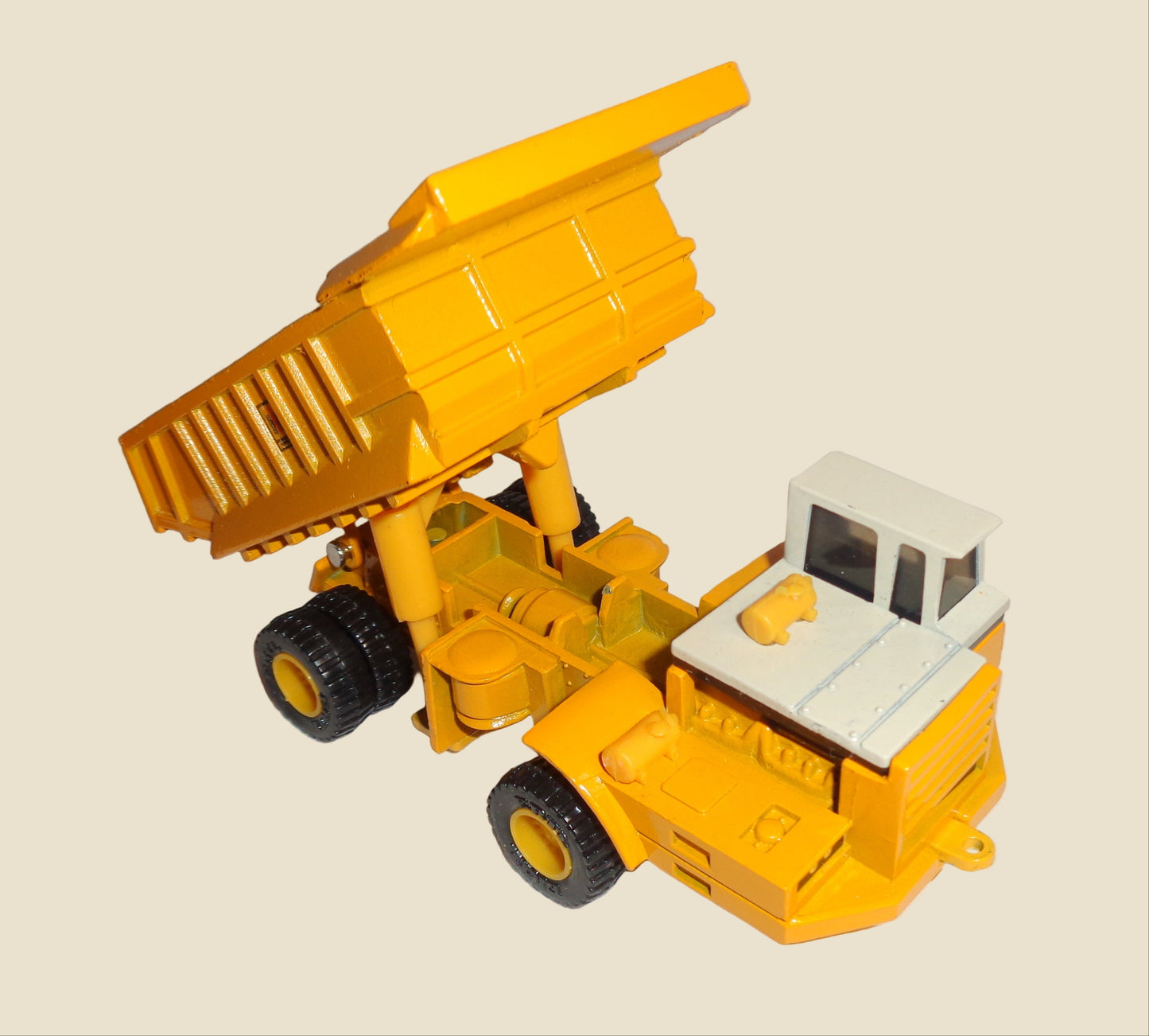 ERTL Mighty Movers 1852 International 350 Hauler Model Lorry