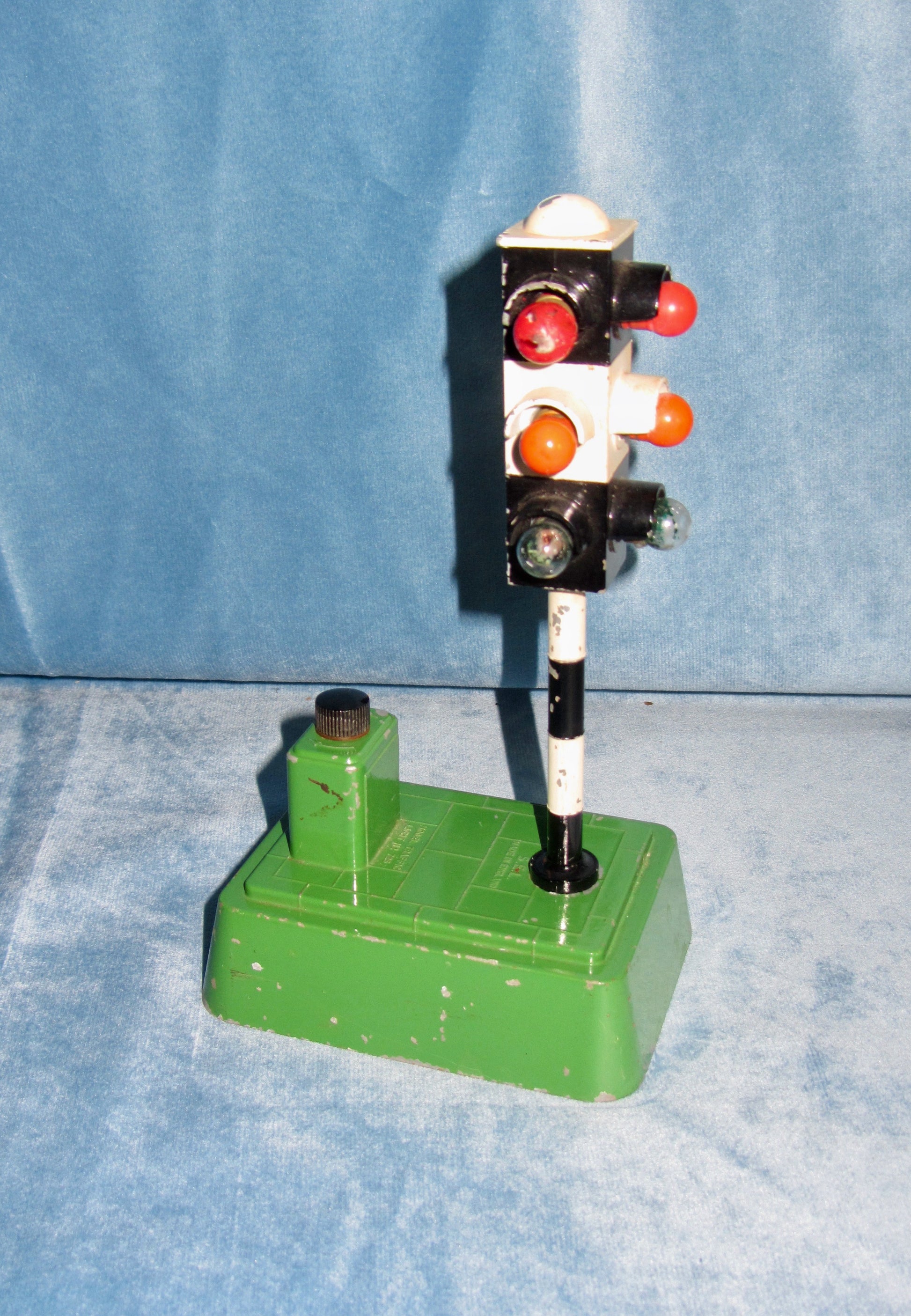 1950s British SEL Metal Battery Operated Traffic Light Toy Model 725